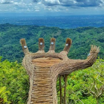 印度尼西亚日惹天坑+巨人之掌网红松林一日游【专车】