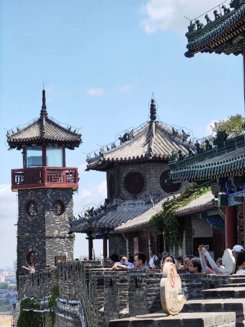 烟台蓬莱阁+八仙过海景区+三仙山风景区+蓬莱欧乐堡海洋极地世界+孤独的鲸一日游【A/E送蓬莱小面】线路推荐【携程玩乐】
