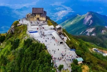 南岳衡山风景区+南岳大庙祝融峰一日游|祈福登高+赠香囊红丝带【[品质保证]：深耕长沙33年老品牌旅行社甄选经典景点深度参观，拒绝走马观花。3年以上老导游精细讲解；】
