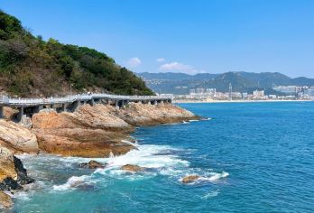 私家包车游+深圳大梅沙+中英街+地王观光+外观世界之窗一日游【私家旅行：一单一团，不拼客，专属旅行 品质服务：车上门接送，专职司机护航】