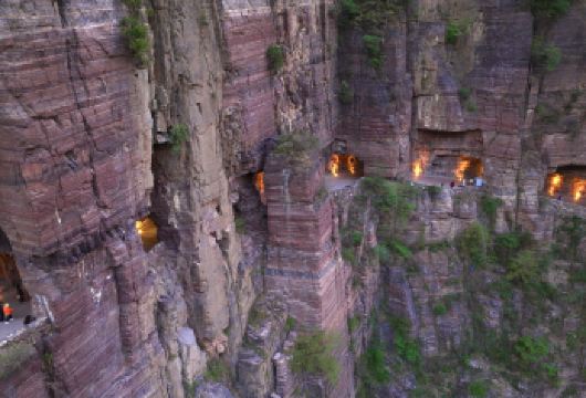 中国河南新乡万仙山景区一日游【万仙山（郭亮）一日游】【挂壁公路堪称世界第八大奇迹，南坪更是太行山乡风光的代表，去过万仙山，你就知道太行山脉的所有美。】