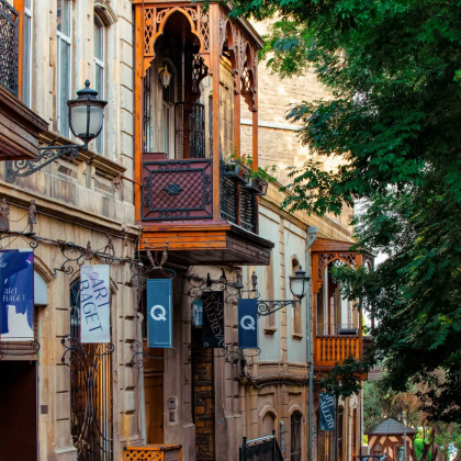 漫游老城+希尔万沙宫殿+珠玛清真寺+历史博物馆巴库包车一日游