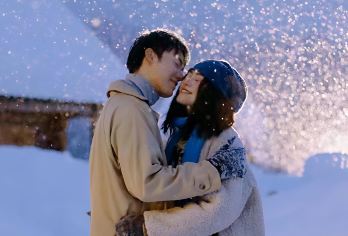 中国雪乡一日游【6人VIP 大秃顶子山+冰雪画廊+雪乡夜景】【[潮玩法] 雪地摩托登大秃顶子山+冰雪画廊+赠送戏雪乐园+雪乡大门票+倒站车】