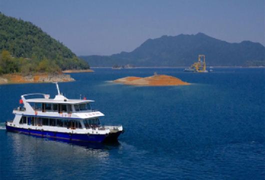 千岛湖梅峰岛纯玩一日游【千岛湖中心湖区+梅峰岛+月光群岛】【纯玩无购物 经典路线 登梅峰之巅俯瞰群岛】