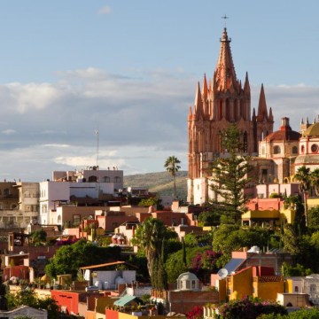 瓜纳华托圣母圣殿+市集+接吻巷+皮皮拉纪念碑一日游