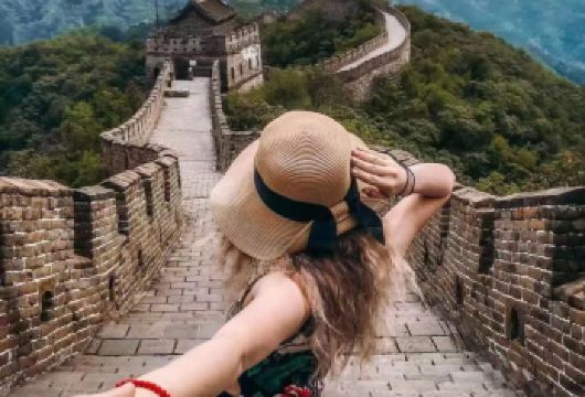 慕田峪长城一日游（含门票）+ 每日发团（08:00/09:00/10:00）【值得信赖的品牌，正规旅游巴士，安全保障。专属集合地点，地铁站旁。 从北京市区直达慕田峪长城，行程准时，5小时公园自助游。 无购物，无隐藏费用。无忧无虑，轻松便捷。放心预订，还可享受汉堡王和赛百味餐饮15%折扣优惠。】