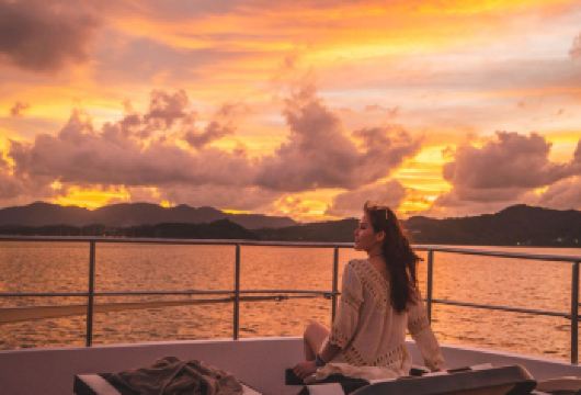 兰卡威夕阳帆船落日巡航半日游【当天可定 中文服务 酒水畅饮】【当天可定 中文服务 可安排酒店接送 兰卡威不可错过的体验！】