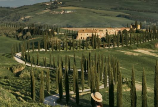 意大利托斯卡纳1日游：锡耶纳+乡村田园奥尔恰谷+皮恩扎【享受田园风光，途径多个观景点和小镇/酒店接送 中文包车 私人定制 行程可调 可代订项目】