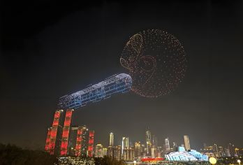 重庆千厮门大桥+洪崖洞+长嘉汇弹子石老街+南滨路一日游【无人机表演|晚出发|山城夜景|可选英文导游|专车接送|行程可调|可定制行程】