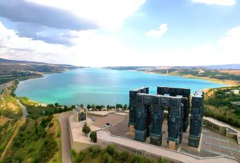 圣剑山+格鲁吉亚纪事纪念碑+生命支柱大教堂+第比利斯海一日游【英文司机/行程可调/可定制行程】