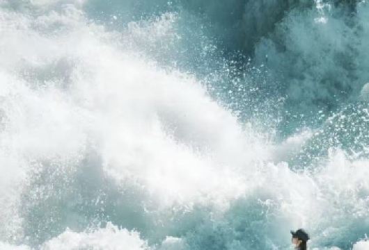 虎跳峡徒步一日游【专业领队，全程带领配备了专业的中虎跳领队，全程带领，行程无忧虑，带路，聊天，拍照，情绪价值到位。】