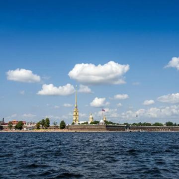 俄罗斯圣彼得堡精华景点一日游【冬宫+三大教堂＋涅瓦河】