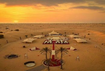 迪拜帐篷营地冲沙 酒店接送+晚餐+猎鹰互动+骑骆驼+表演【在迪拜 把尖叫声带进沙漠 专业司机带领大家冲沙】