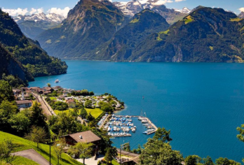 瑞士卢塞恩湖+瑞吉山+菲茨瑙水湾+楚格峰+皮拉图斯山一日游【卢塞恩湖是瑞士极美湖泊之一，被四个历史名城包围，美丽的群山包围其间，是瑞士当之无愧的宣传名片之一。】