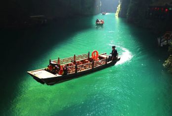 【一单一团·含必消景交】鹤峰屏山峡谷+狮子关+夜游宣恩一日游【[缤纷景点]中国仙本那/网红屏山峡谷、狮子关廊桥遗梦，浪漫宣恩，美上央视的小县城】