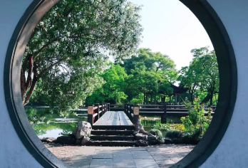 【12人团】西湖豪华游船（登三潭印月岛）+岳王庙+讲解半日游【三潭印月，是浙江杭州西湖十景之一，被誉为“西湖第一胜境”。】