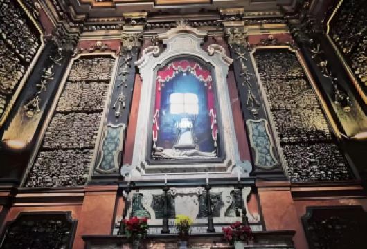 意大利米兰大教堂+圣贝纳迪诺骸骨教堂+科莫湖包车一日游【1..中文司机，上门接送】