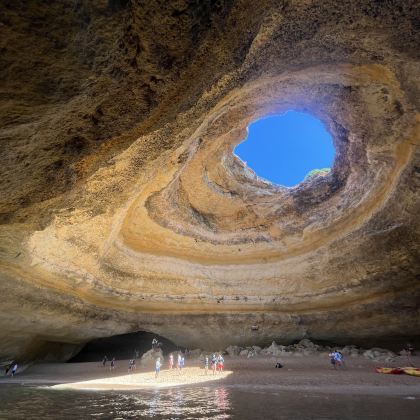 葡萄牙里斯本-贝纳吉尔海洞-西班牙塞维利亚 包车一日游A线