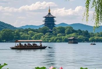 杭州西湖江南雅韵一日游【专车服务： 豪华舒适商务车（7座/9座可选），全程专属司机服务，省去西湖周边找车烦恼。】