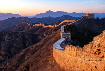 从北京到金山岭或司马台长城的便捷私人接送服务【从您在北京的住处出发，享受无忧的私人接送服务，开启您美好的一天。 在金山岭或司马台，您可以跟随私人导游，沉浸在长城丰富的历史和壮丽的景色之中。 在度过了充满难忘时刻的一天后，您的私人接送服务将随时待命，带您返回市区，您可以按照自己的节奏安排行程。】