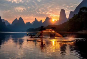 私家团桂林阳朔漓江九马画山+兴坪+千里江山+遇龙河+象鼻山【小众旅行｜自营车队｜5座时尚轿跑用车｜5座情怀红旗用车｜高级定制师提供专属旅行方案】