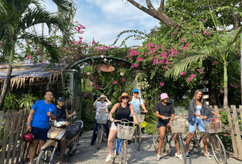 胡志明市：乡村农场及正宗烹饪之旅【向当地农民了解时令水果和农业知识，并参观当地市场。 参加由教练指导的“从农场到餐桌”烹饪课程，使用花园里种植的食材。 在越南宁静的乡村环境中欣赏您的作品。】