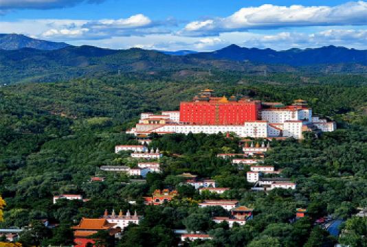 避暑山庄+普宁寺+普陀宗乘之庙+须弥福寿一日游 多套餐可选【[缤纷景点]承德地标景点全覆盖，无鸡肋景点，探网红打卡地，出游不留遗憾！】