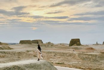 克拉玛依世界魔鬼城+艾里克湖+黑油山一日游【品质小团】【[行程体验]去荒寂的地方寻找自由;】