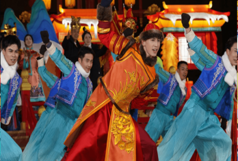 宁夏银川西部影城+贺兰山岩画+漫葡小镇一日游【景点可调整】【[服务]优选网红线路／景区畅玩／费用透明／当地专业司机兼向导服务／上门接送无忧出行】