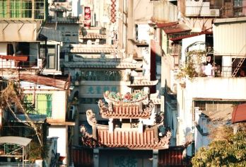 汕头出发｜潮州古城+甲第巷+龙湖古寨+广济桥+牌坊街一日游【[安全保障]全程本地车队接待，胶己人司导带您避坑】