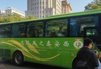 兵马俑至西安往返直通车/8-14点每30分钟一趟上车点5选1【发车频率高：去程8-14点，返程13-18点，每半小时一趟，坐满即走，减少等待时间】