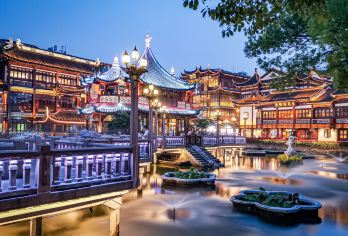 上海朱家角+豫園+玉佛禪寺+外滩 英語拼團一日遊【一日之內領略上海多元風貌，從市井老城、古典園林到千年水鄉與摩登外灘，全景體驗不虛此行。】