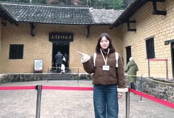 【2-8人精致小团·上门接送】 韶山故居/纪念馆+刘少奇故里【全程不进购物店·无推销；赠“韶山换乘车+铜像广场献礼花篮+纪念像章+矿泉水”；】