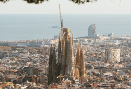 西班牙巴塞罗那市区网红景点打卡-高迪三件套-可包车【专属客服和本地中文司机，一家一团包车】