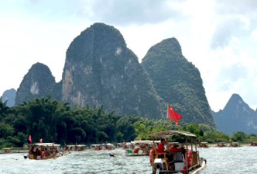 阳朔遇龙河竹筏冲坝+银子岩+千里江山图一日游【[匠心打造]遇龙河景区+银子岩景区+世外桃源，遇龙河竹筏--舟行碧波上，人在画中游】