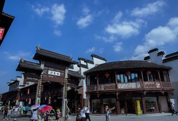 牛首山+夫子庙+总统府+侵华日军南京大屠杀遇难同胞纪念馆一日【门票全含无购物无自费 抢票的脏活累活我们干 管家式安心团，所有升级只加服务不加价！】