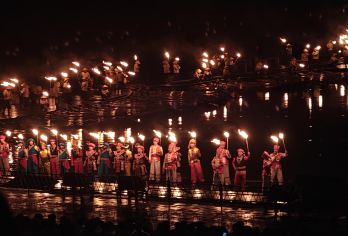 桂林阳朔：印象刘三姐户外山水夜演 私家专车接送+门票C【中国著名导演张艺谋团队的作品】