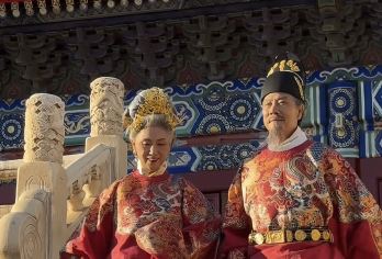 北京故宫博物院【赠珍宝馆讲解+专线导游50人大团探秘紫禁城】【合理规划路线，带您解锁探秘604年紫禁城。三分靠看七分靠听。十年故宫专线导游带你听的透彻游的明白。】