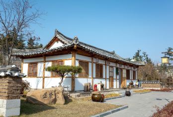 延吉 水上市场+图们口岸+朝鲜民俗园+延吉网红墙 一日游【一日10人精致小拼团】