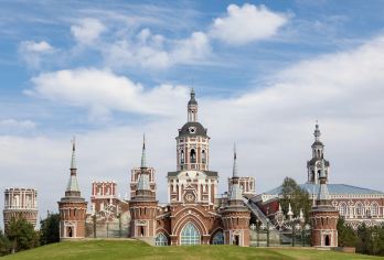 【精品团】哈尔滨伏尔加庄园跟团一日游【俄式建筑（圣尼古拉教堂、彼得洛夫艺术宫）】
