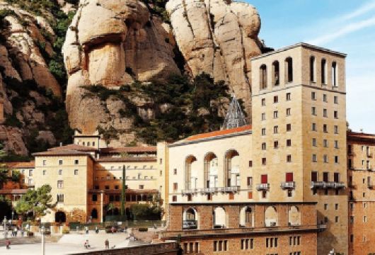 【私家小团】巴塞罗那蒙塞拉特山+锡切斯滨海小镇一日游包车【[私家小团]独立成团，品质纯玩，市区酒店接送出行更舒适】