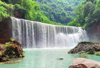 赤水丹霞区·大瀑布+赤水丹霞佛光岩一日游【2-8人拼小团】【全程5座/7座/19座车辆，管家式贴心服务】