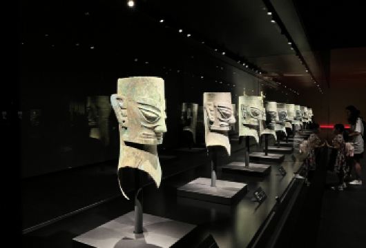 成都大熊猫基地+三星堆2-4人小团出行三环内接送【[探秘巴蜀文化]了解古蜀文明三星堆文化，打卡三星堆博物馆，行程中无强制消费行程透明！】