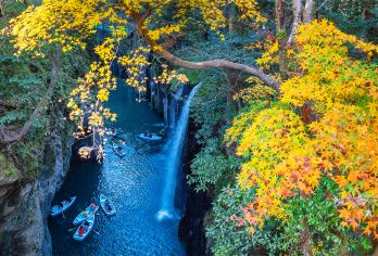 宫崎高千穗峡+天空小火车+阿苏火山草千里秘境一日游 【游神话秘境，九州绝景峡谷「高千穂峡」，漫步宛若异世界琉璃色溪谷】