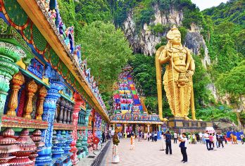 吉隆坡黑风洞+国家清真寺+双峰塔+独立广场+茨厂街一日游【国内旅行社当地自营车队，自家中/英文司机兼向导，服务品质有保障】