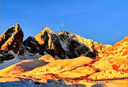 丽江玉龙雪山一日游【虽贵！但是保出票、云杉坪+蓝月谷、小团】【赠高原三宝、大瓶氧气、防寒服（用后归还）、矿泉水。】