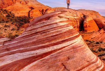 美国拉斯维加斯火焰谷州立公园半日包车游【多部好莱坞部科幻片的取景地，比如1990年的《全面回忆》，1994年的《星舰迷航记VII：星空奇兵》】