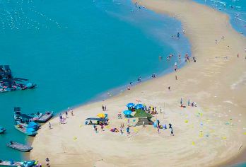 东山岛+鱼骨沙洲+南门湾+苏峰山【纯玩+海鲜午餐+上门接送】【[纯玩团]纯玩无购物，上门接送，热情领队，细致服务，给您宾至如归的服务！】