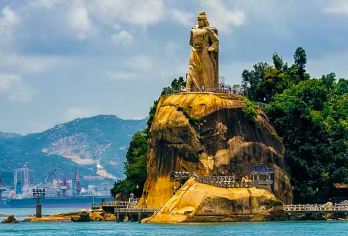 厦门鼓浪屿+日光岩+菽庄花园一日游【纯玩12人小团含船票】【伫立在鼓浪屿，万里长天一眼见，海天一色碧空尽】