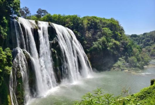 黄果树瀑布+安顺古城寻味之旅一日游【私家团包车游+上门接送】【包车费用一口价 无隐形消费 油费 过路费 司机服务费全包 打卡三景 亲子共赴大自然之旅】